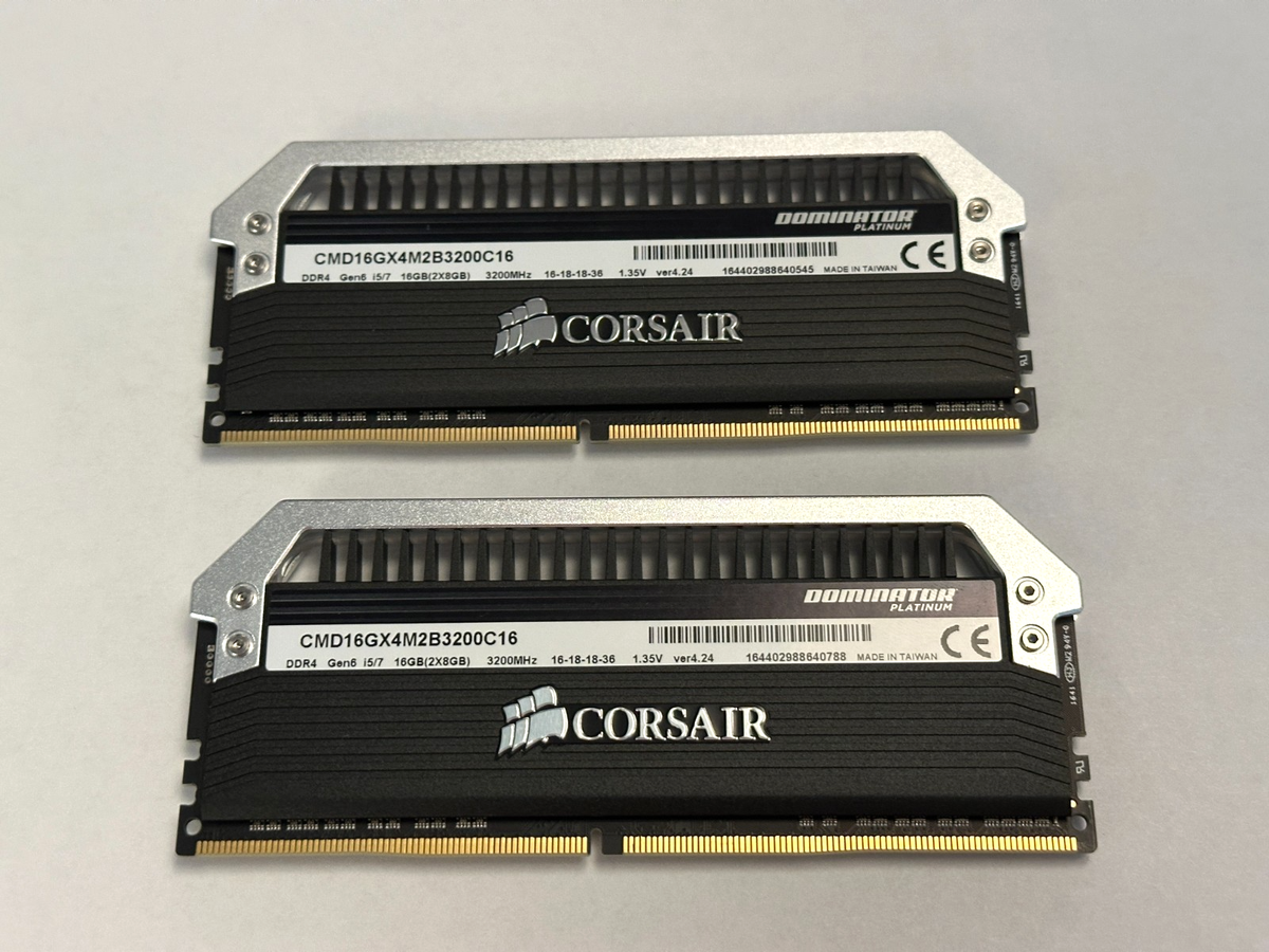 Corsair DOMINATOR PLATINUM 16GB (2 x 8GB) DDR4 DRAM 3200MHz C16