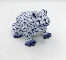 Hand Painted Blue & White Porcelain Sitting FROG Fishnet, Andrea by Sadek 6”