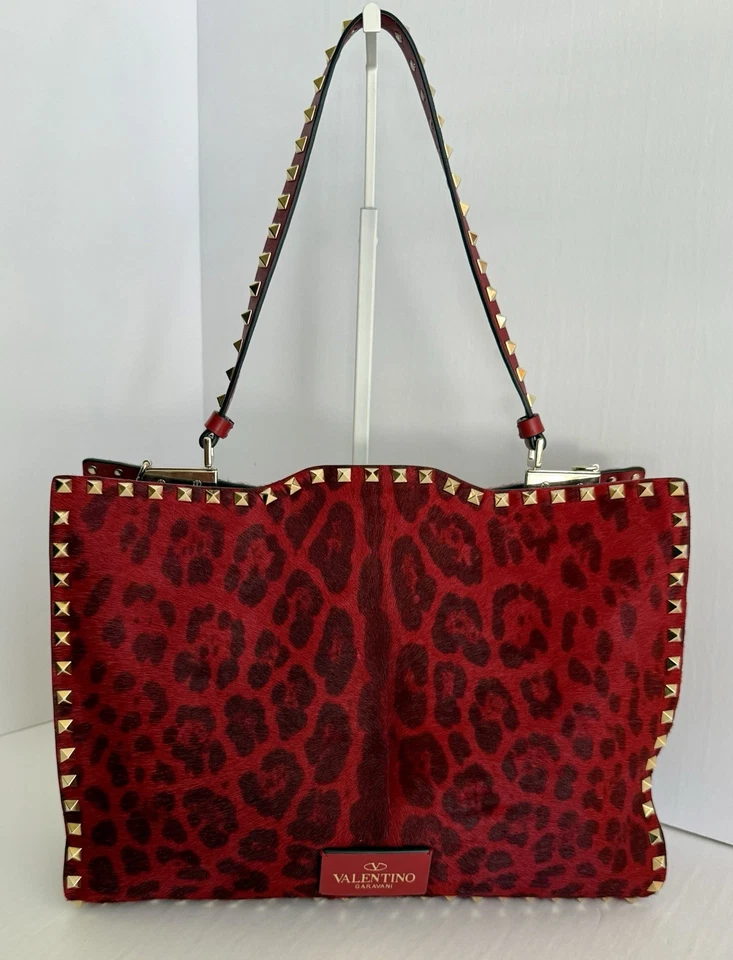 Bolso de Mano VALENTINO Pelo de Poni Estampado de Leopardo Rockstud - Rojo, Negro, Dorado H/N Foto 2 de 4