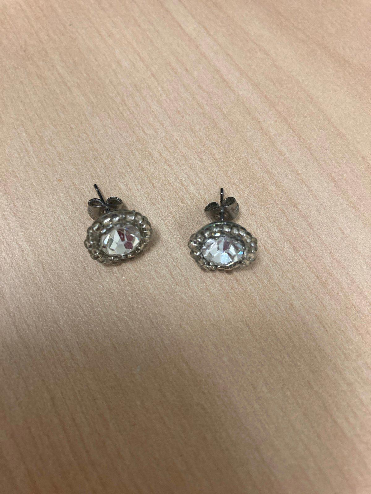 Rhinestone stud statement earrings. - image 2