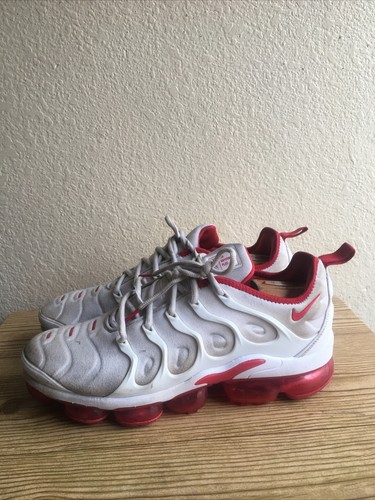 air vapormax plus white university red
