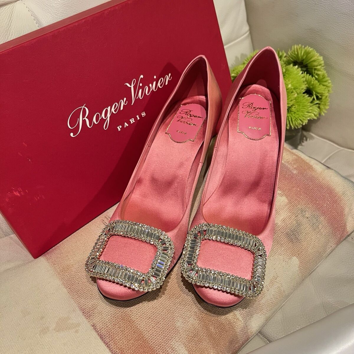 ◆Roger Vivier 最新作◆Trompette ニット パンプス/Pink◆ NIB* Roger Vivier Satin Trompette Pumps in Pink w/ Crystal