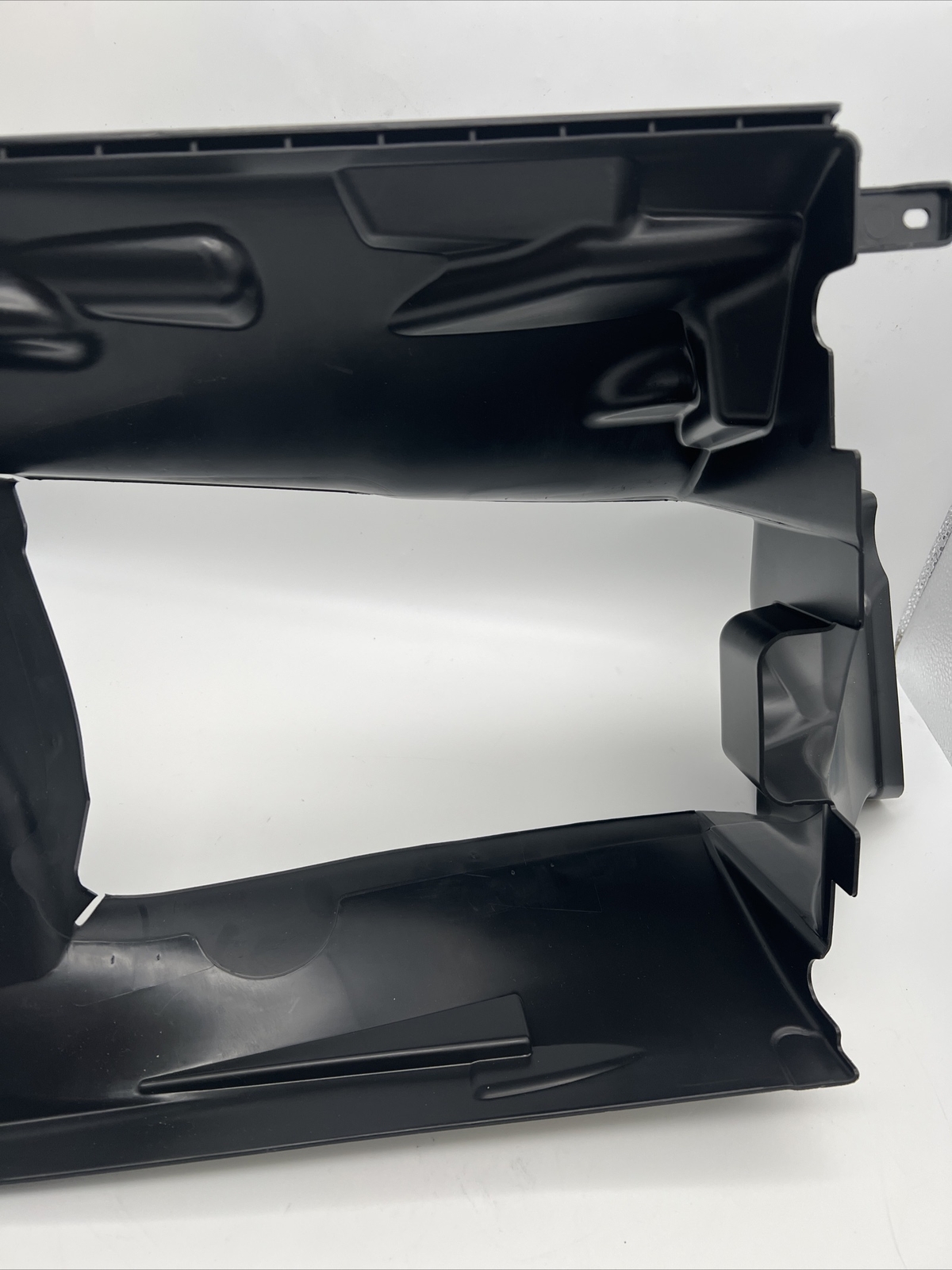 NEW AUDI R8 AIR GUIDE LEFT FRONT 4S0121333