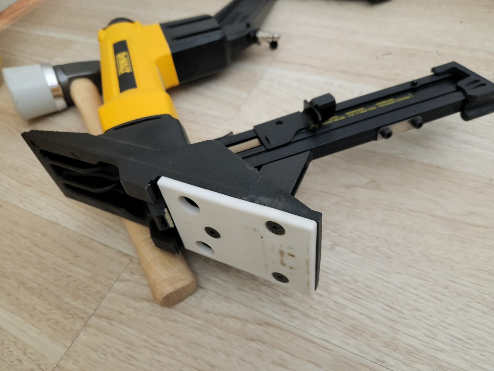 DEWALT 2in1 16Gauge Nailer/151/2Gauge Stapler Flooring Tool DWFP12569 eBay