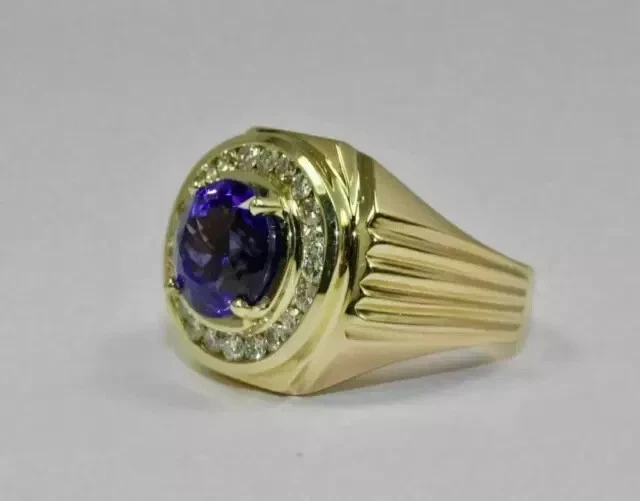 Anillo para hombre de tanzanita azul de corte redondo de 2,00 quilates enchapado en oro amarillo de 14 quilates Foto 2 de 4