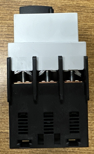 SIEMENS 3RV1021-1JA10 CIRCUIT BREAKER MOTOR PROTECTOR 7-10A **NEW IN BOX** - 第 6/7 張圖片