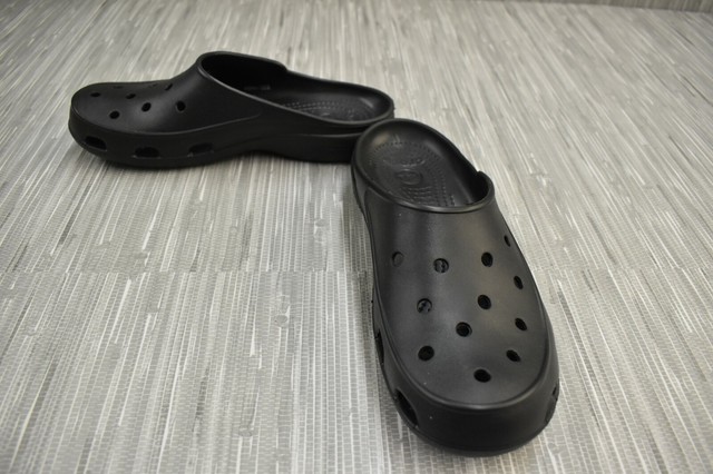 crocs freesail plush