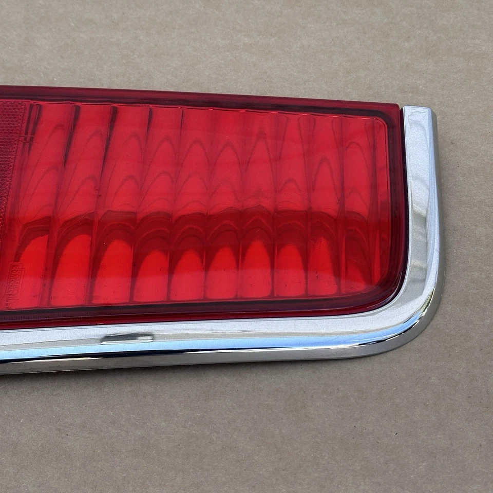 2006-2008 Lincoln Mark LT OEM Tailgate Reflectors Tail light Trim LH LEFT - Image 3 of 4