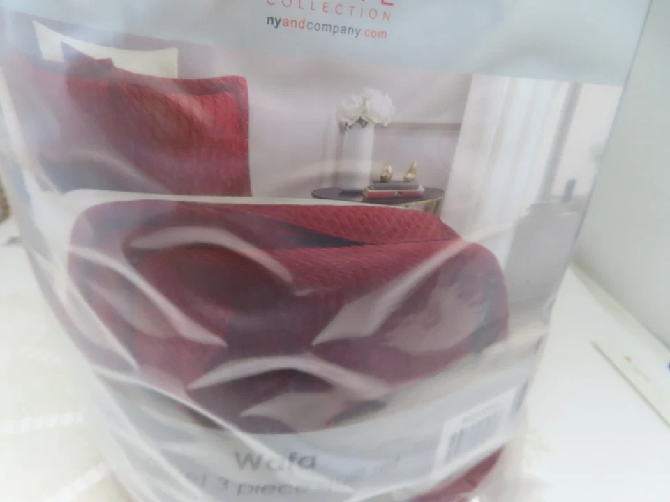 New York & Company Wafa 3 Piece Velvet Quilt Set Diamond Stitched Pattern - Image 3 of 4