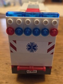 LEGO CITY Ambulance Set # 4431 100% Complete minifigs 3 Figures lot 2012 No Box