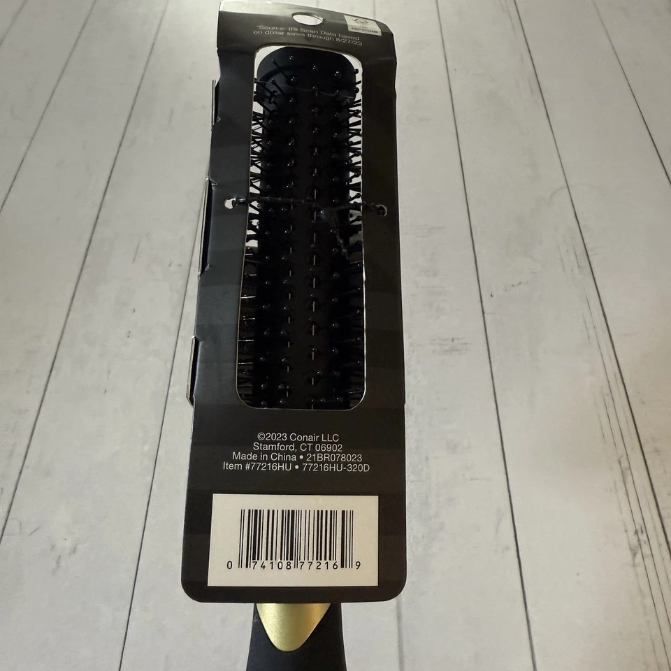 Cepillo de pelo redondo Conair Velvet Touch negro mango suave secado rápido estilo volumen Foto 4 de 4