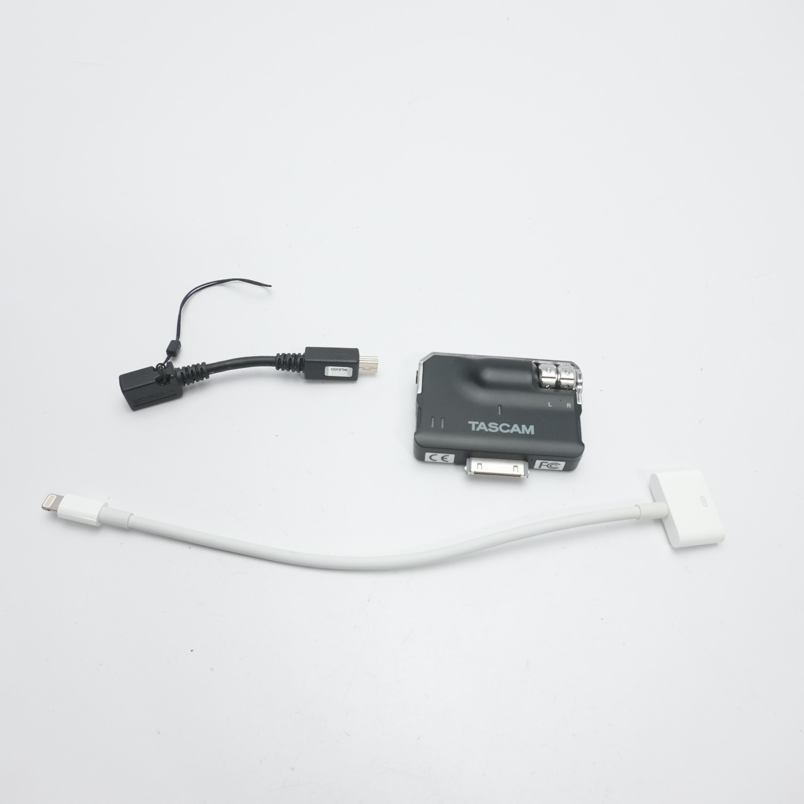 Tascam - Mic/Line Preamp for iPod, iPhone and iPad - iXJ2