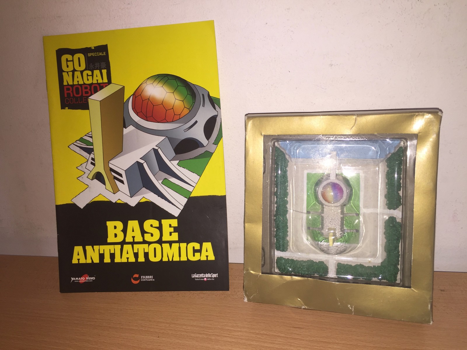 Go Nagai Robot Collection Special Koutetsu JEEG ANTIATOMIC BASE MIB + Booklet