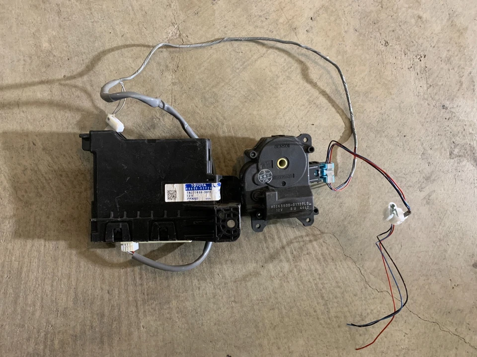 DEFECTIVE 20162019 Toyota Corolla Temp AC Heater Amplifier Control  8865 G3D Foto 2 de 3