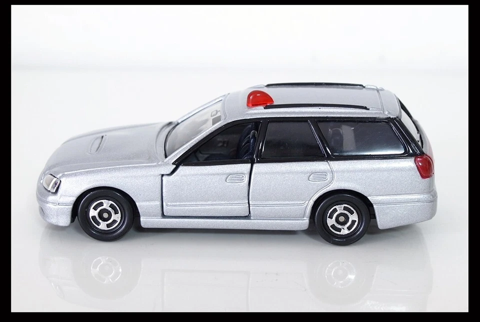 TOMICA SUBARU LEGACY TOURING WAGON UNMARKED POLICE CAR 1/60 TOMY 18 silver - Image 2 of 4