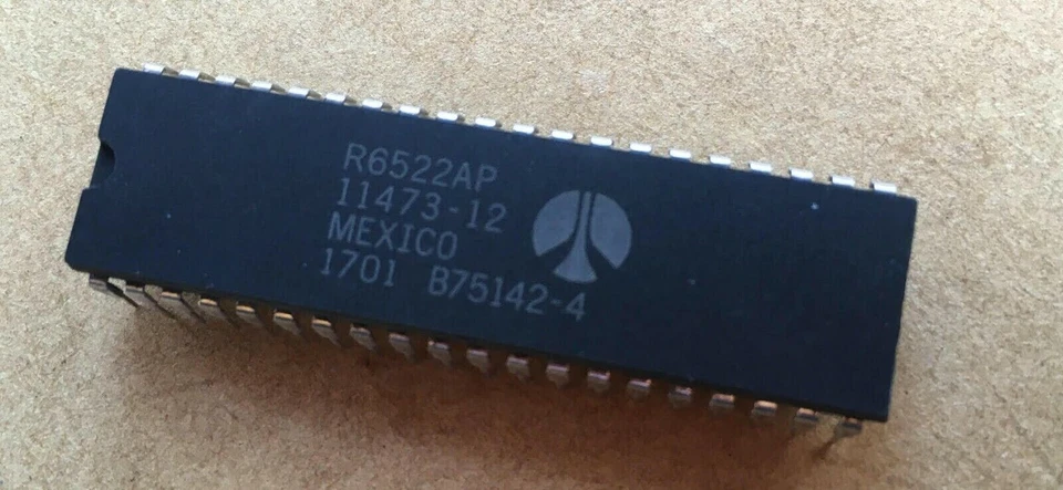 2 x 6502 cpu TESTED chip and 2 x MOS 6522 VIA chip - image 2 of 2
