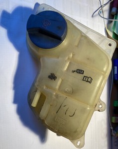 VW Audi Seat Kühlmittelbehälter Ausgleichsbehälter 8D0121403L