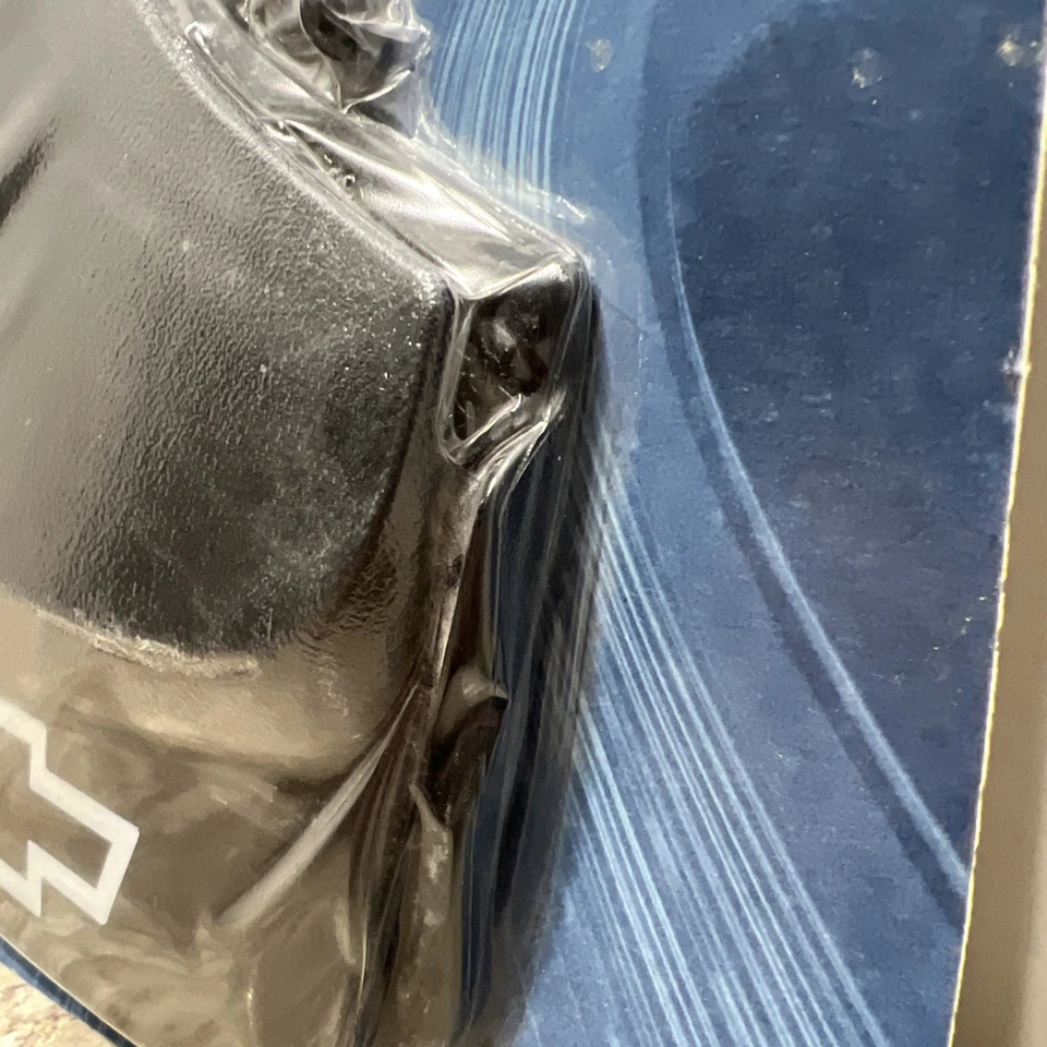 Галстук-бабочка NOS GM 98 09 Corvette Camaro Malibu Metro брызговики (2) 12497391 - Изображение 4 из 4