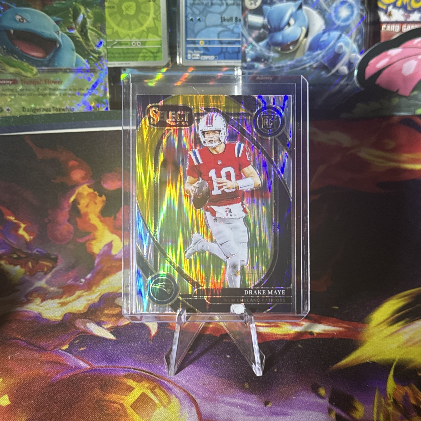 2024 Panini Select - Club Level Drake Maye #218 Black & Gold Shock Prizm (RC)