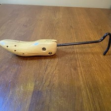 Vintage Wood Shoe Tree Red Head Hand Twist Stretcher Woman  s Size Regular