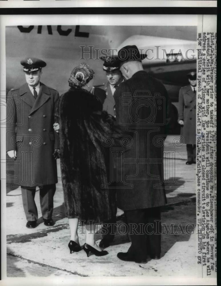 1960 Press Photo Dwight Eisenhower Chats with Pilot at Andrews Air Force  Base
