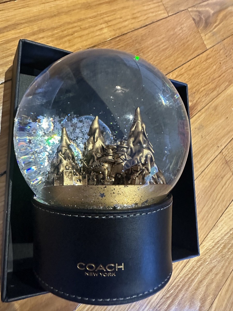 COACH ニューヨーク スノー ドーム・レキシー アンド スノーマン ❄️🦖BRAND NEW COACH SNOW GLOBE WITH REXY AND SNOWMAN 2025