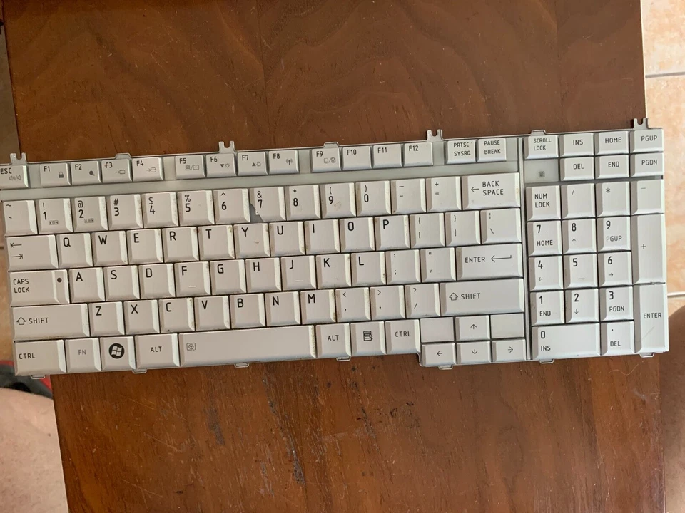 Teclado plateado para portátil Toshiba Satellite L500 L505D-S5992 EE. UU. V000180180. Foto 2 de 2