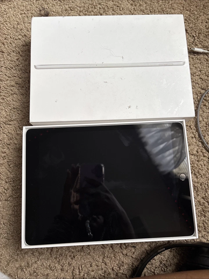 9ª Generación, Apple, iPad 64 Gb Sin Estuche Sin Cargador Sin Arañazos Sin Abolladuras Foto 2 de 4