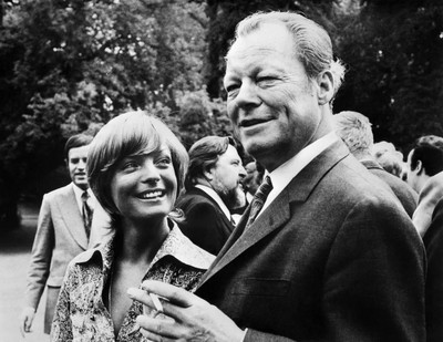 ROMY SCHNEIDER Willy Brandt Foto Poster 20 x 30 cm Glanz vom Fotolabor, farbecht