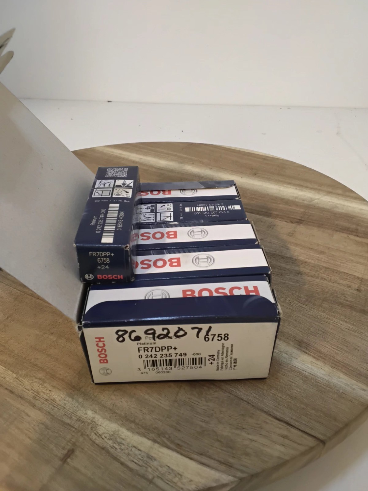 11-Fits BOSCH 0 242 235 749 SPARK PLUG   DE Stock