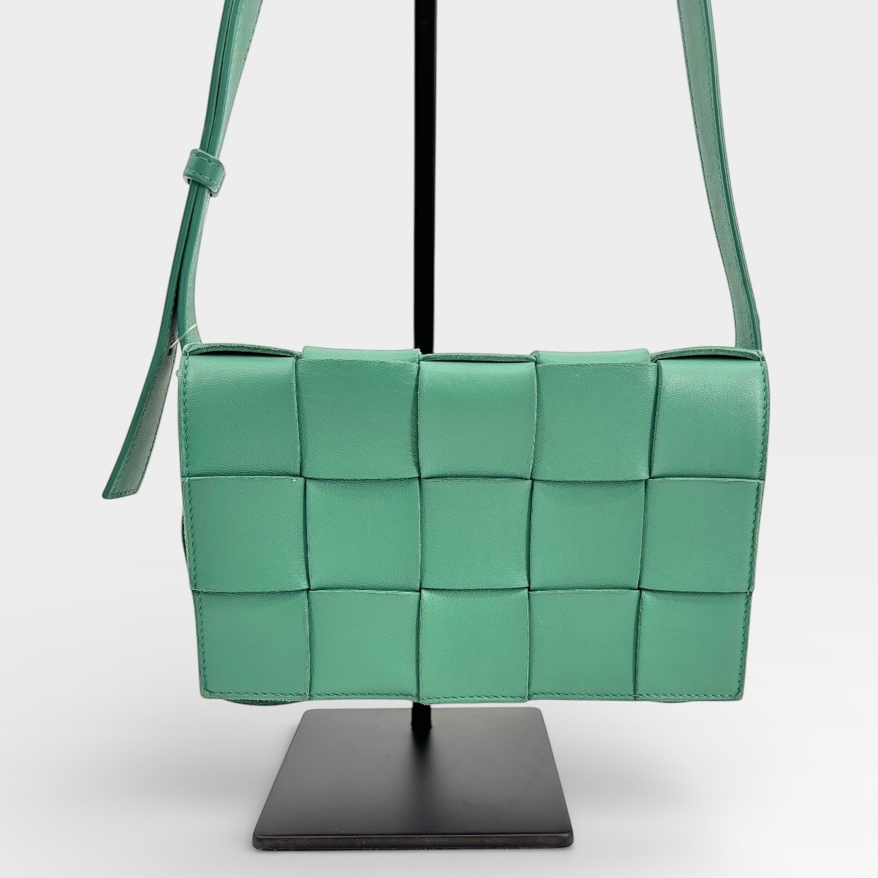 NEW Bottega Veneta Cassette Bag in Mermaid/Gold Leather Crossbody thumbnail 6