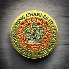 Gold Tone King Charles III Coronation May 6 2023 Metal Lapel Badge. A14 94