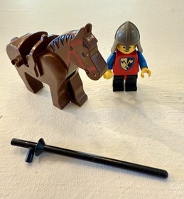 LEGO Vintage Castle Crusader Minifig with horse and lance; excellent condition 