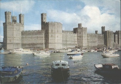 Vintage Caernarfon Castle Wales Postkarte 1981 Boote Kai walisisches Wahrzeichen