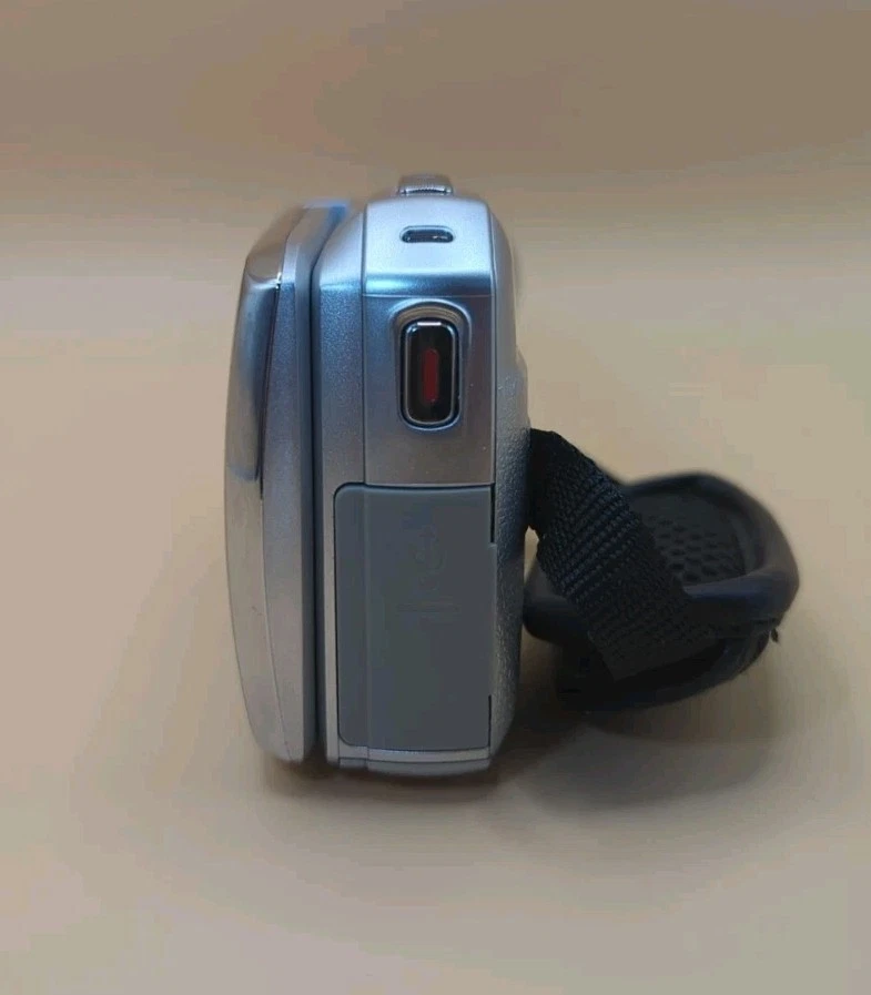 8MP Camcorder - Heyday™ Silver: Built-In Microphone, 512GB Storage, 2.7K Video - Image 4 of 4