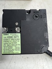    IDEC SAFETY DOOR LOCK SWITCH HS6E-M7Y W/ MOUNTING BRACKET - SHORT CORD