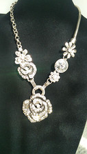 Fashion Silver Plated Crystal Rhinestone Metal Rose Pendant Necklace