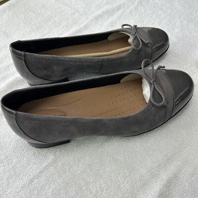 CLARKS   UNSTRUCTURED  GRAY FLATS SIZE 7 W NEW WITH OUT BOX