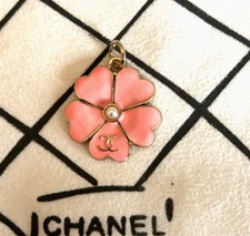 CHANEL Vintage Zipper Pull Button Charm Gold Tone Pink Flower 25x25mm