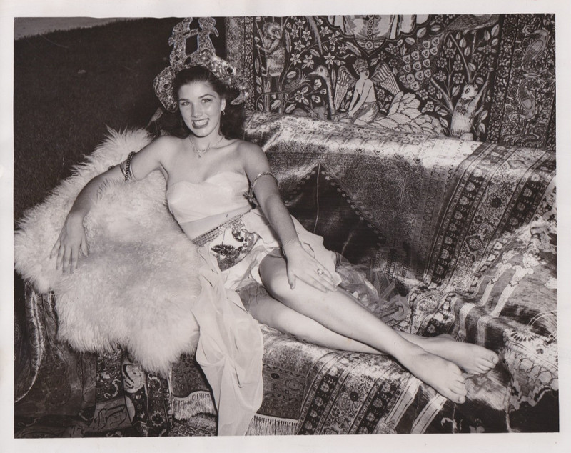 1952 Press Photo Leggy Miami Beauty Dianne Sena "Miss Cleopatra" for Shriners