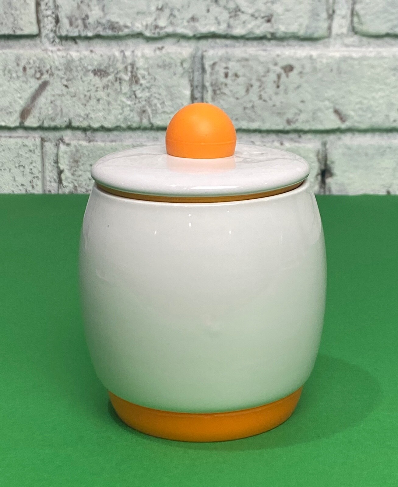 EggTastic Ceramic Microwave Egg Cooker for Scrambled and Poached Eggs