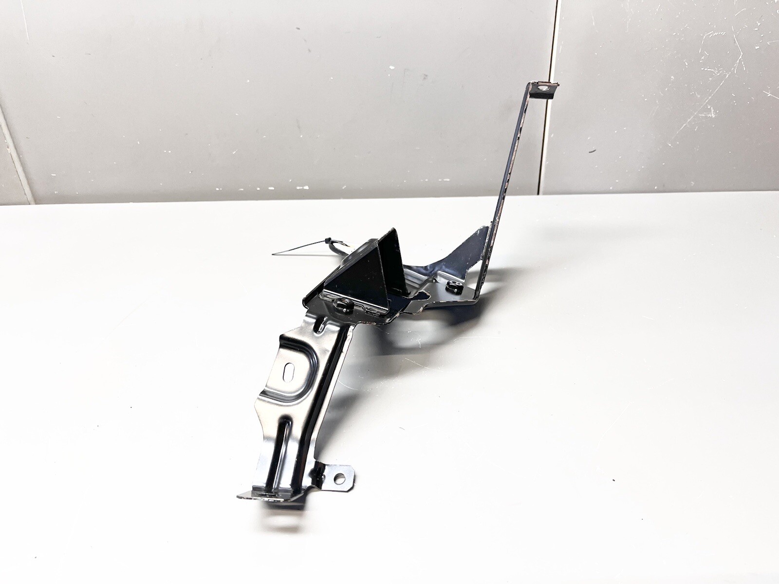 ⭐️2014-2020 MASERATI GHIBLI QUATTROPORTE FRONT RIGHT FENDER BRACKET MOUNT OEM