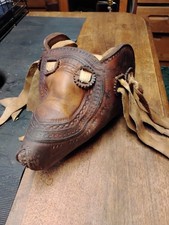 Ancien protège-pieds étrier tapadéro cheval décoré.