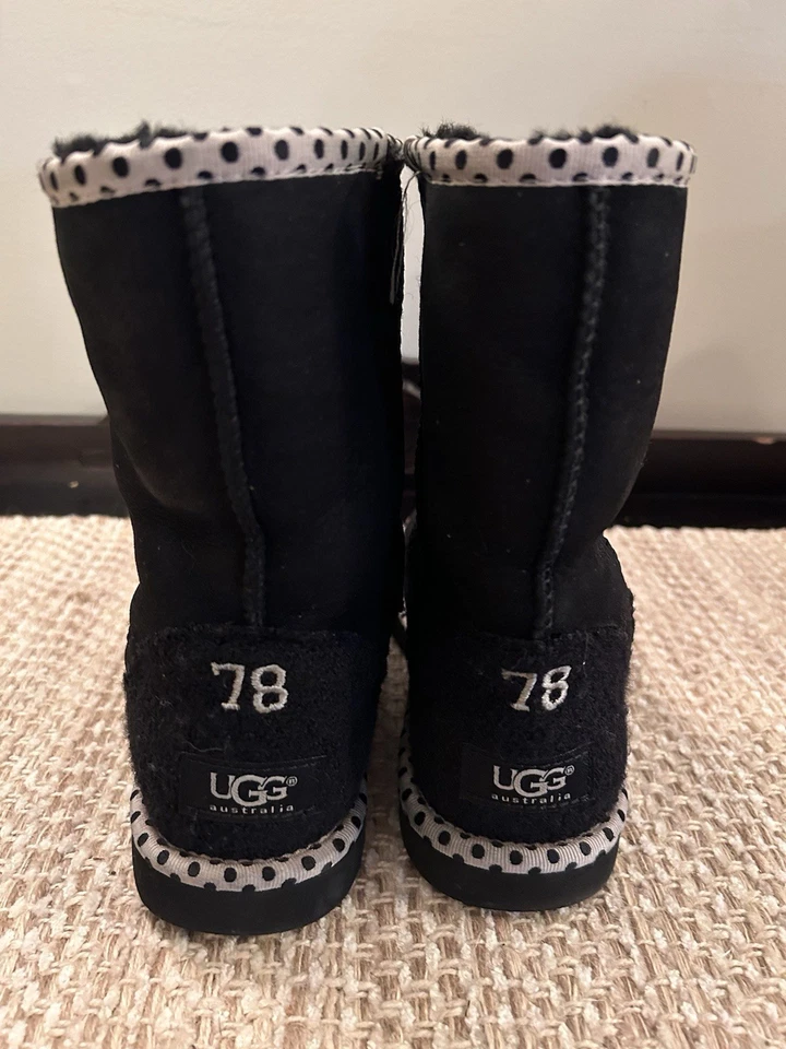 Botas recortadas a lunares ASO Aria Montgomery Pretty Little Liars Ugg Australia 7 Foto 4 de 4
