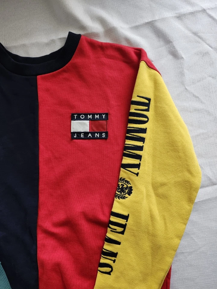 Moletom Vintage Tommy Hilfiger Anos 90 Colorblock Bordado Tamanho Grande Tamanho XS - Imagem 3 de 4