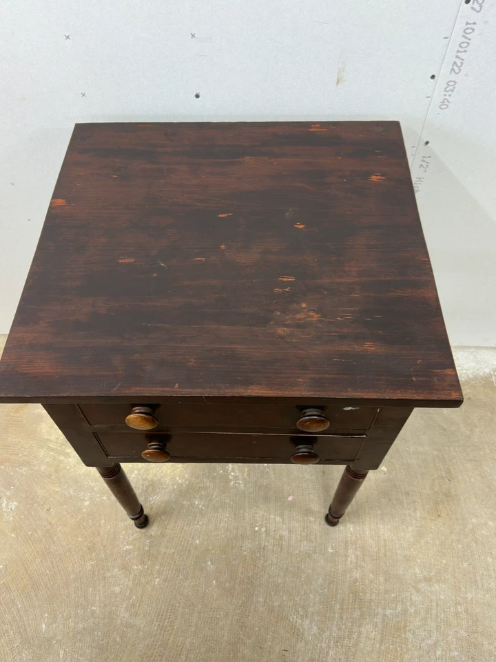 Mesa de trabajo federal sheraton años 1830 dos cajones mesita de noche cereza y caoba sólida Foto 4 de 4