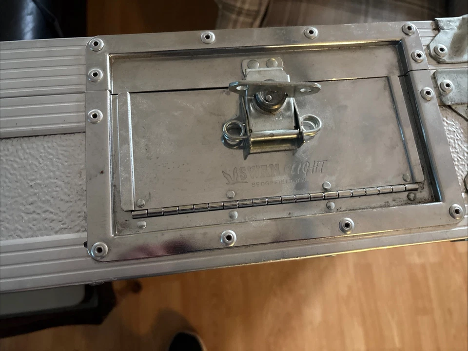 Swan Mixer Desk Flight Case - Image 4 of 4