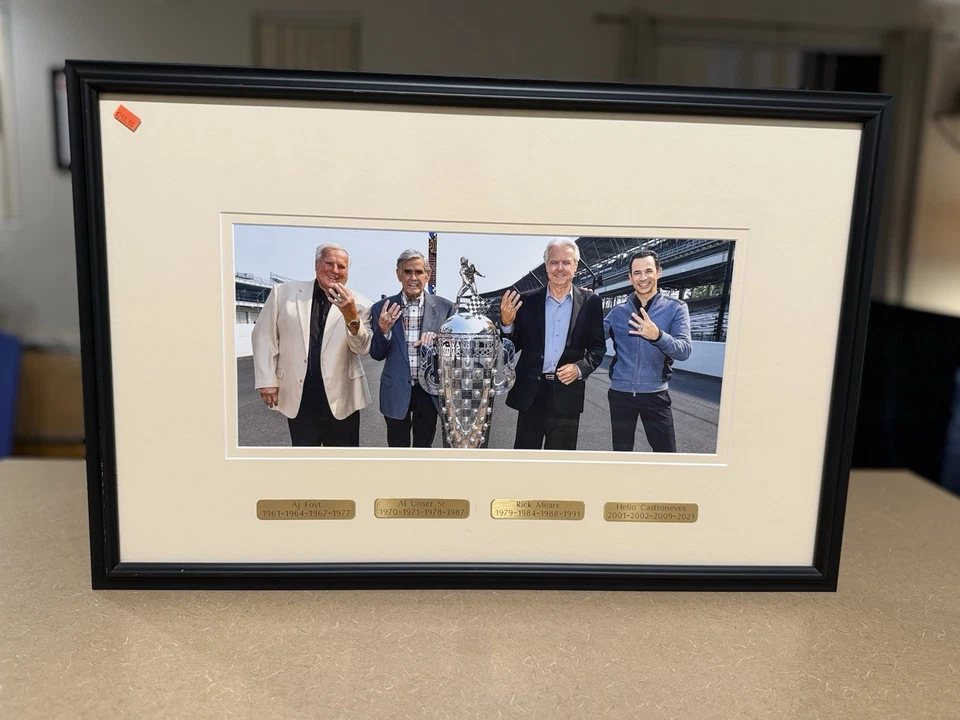 570 Indy 500 4 veces ganadores exhibición con bandera "EL CLUB" Foto 2 de 4