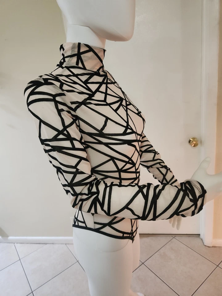 Body de malla con rayas negras Foto 3 de 4