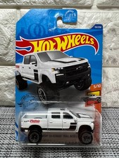 Hot Wheels Hw Hot Trucks 510 19 Chevy Silverado Trail Boss Lt 151250 White 